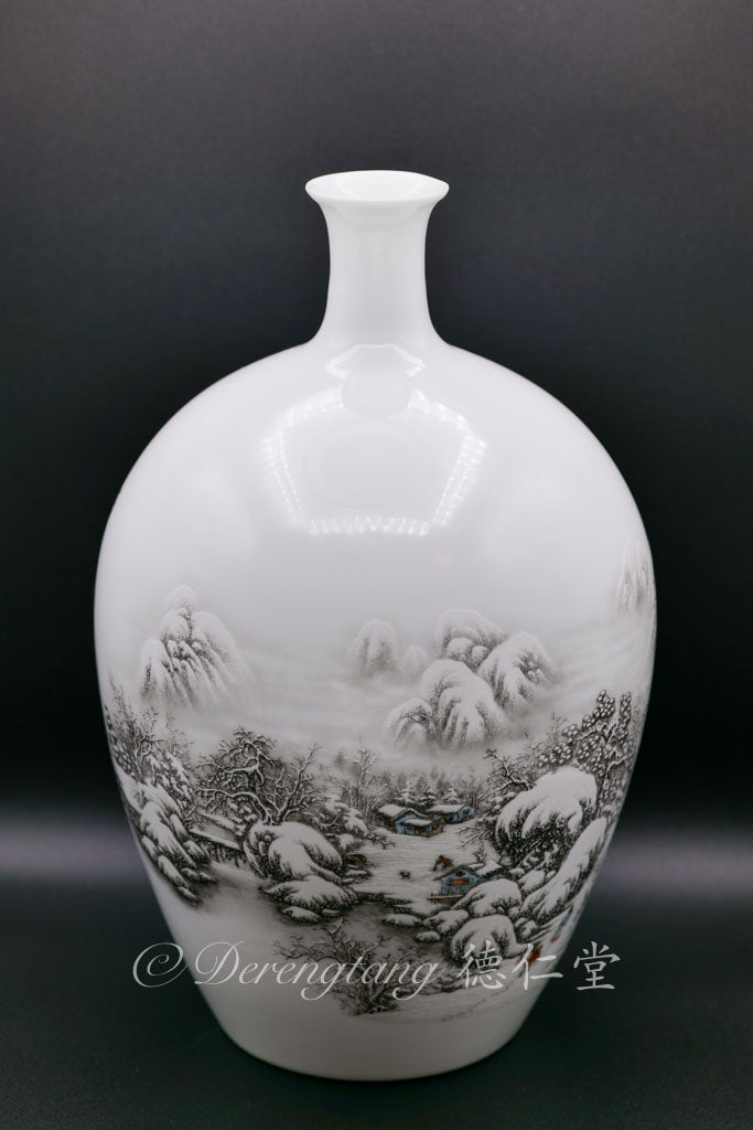 Thin-Neck Eggshell Porcelain Vase 细口薄胎瓷瓶