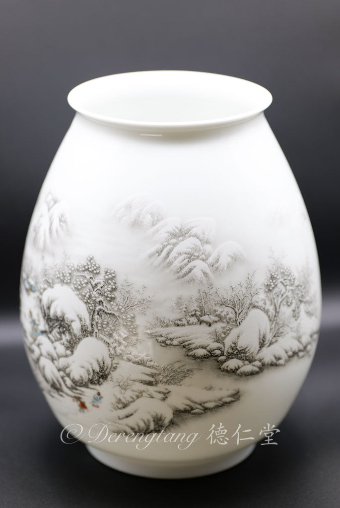 Snow Scenic Eggshell Thin Vase 雪景薄胎蛋型瓷瓶