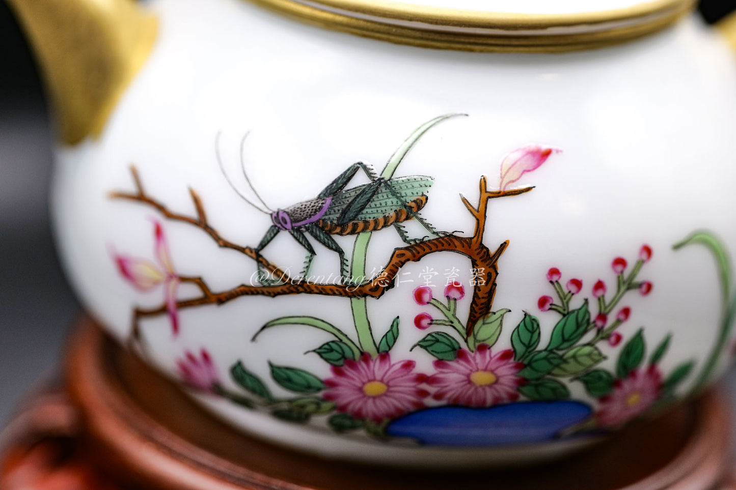 Handcrafted and painted thin golden porcelain tea pot 薄胎镶金手工茶壶