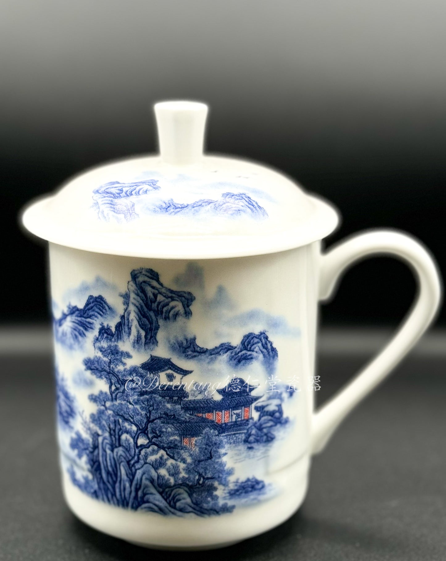 Blue and White Porcelain Tea Cup with Lid 青花瓷带盖茶杯