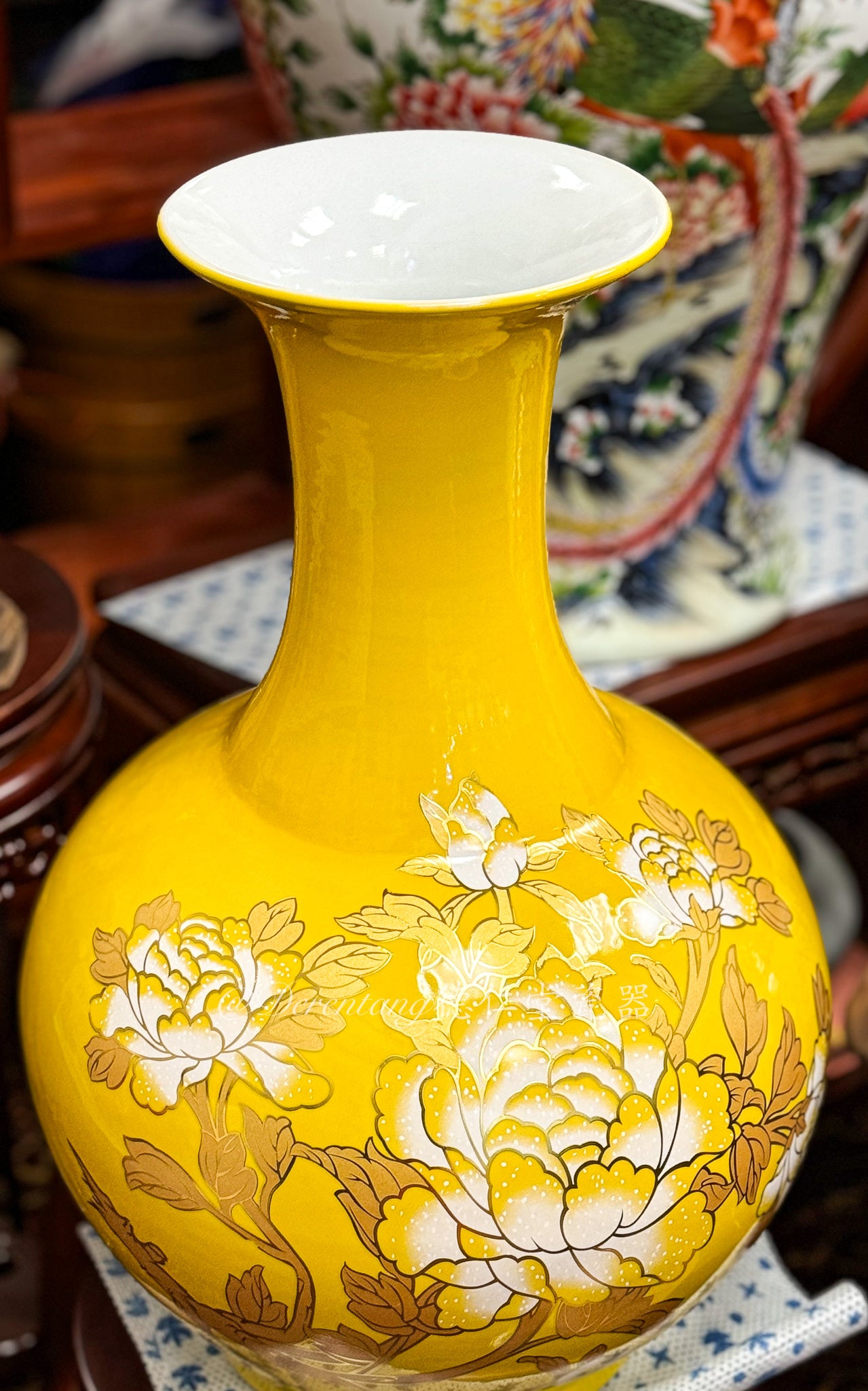 Flared Mouth Globular Vase 法口天球瓶