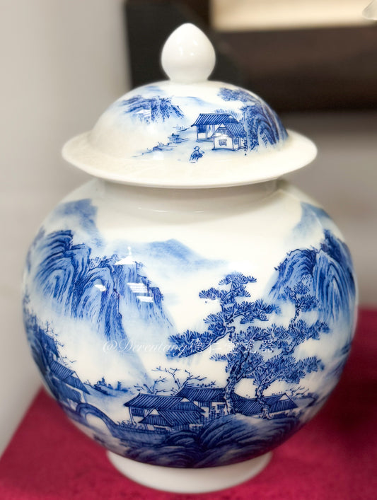 Blue and White Porcelain Jar with Lid 带盖青花瓷罐摆件