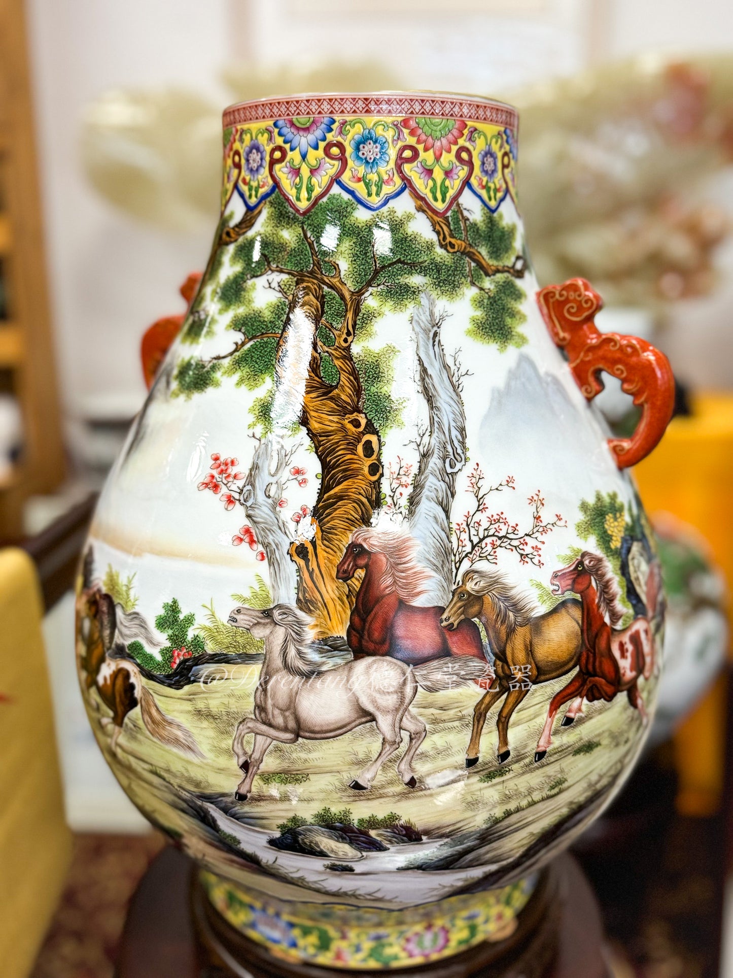 Double-Handled Porcelain Vase 双耳八俊图瓷花瓶摆件