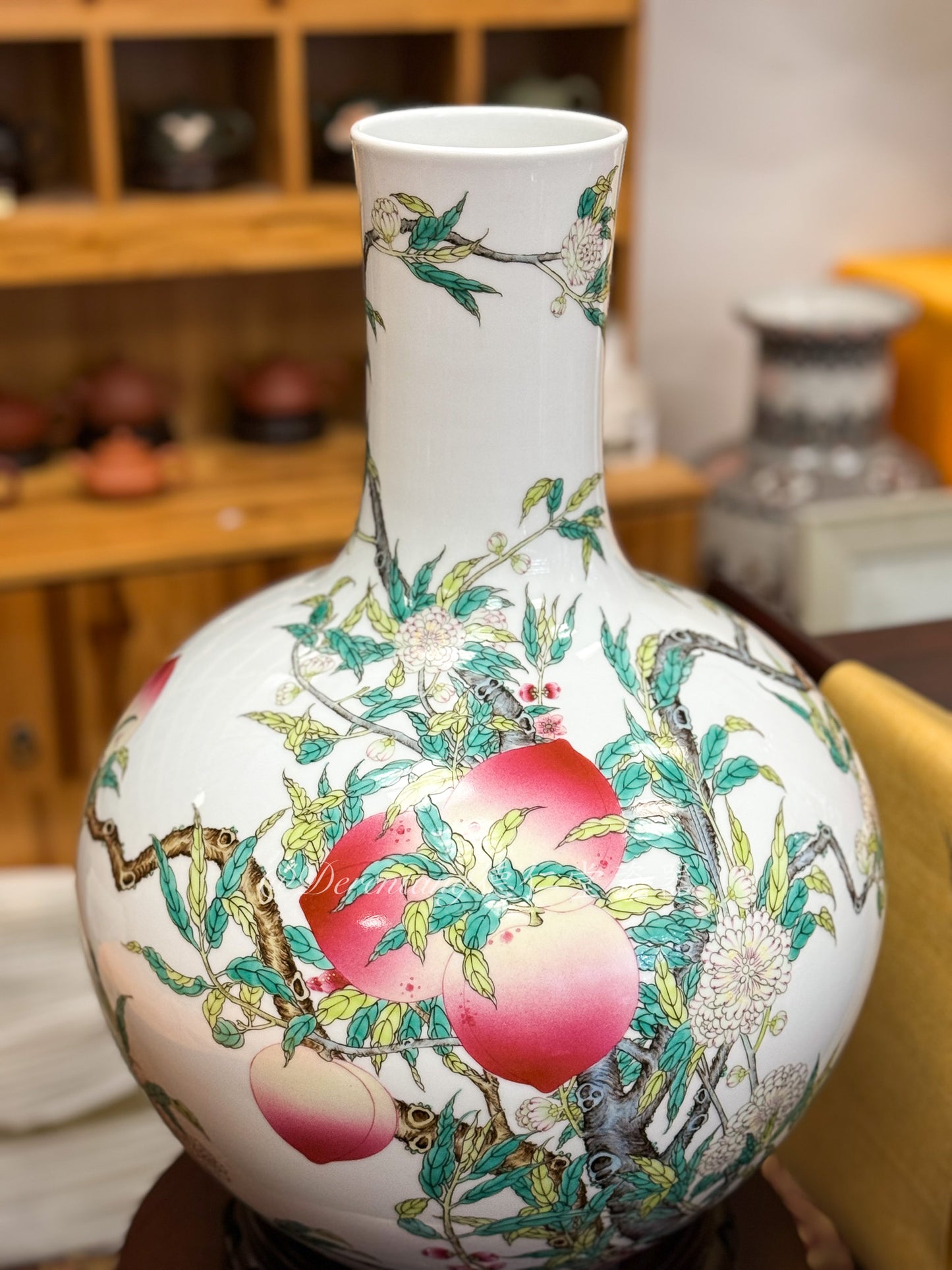 High Imitation Famille-Rose Heavenly Globe Vase with Panta Peach Design 高仿粉彩蟠桃纹天球瓶