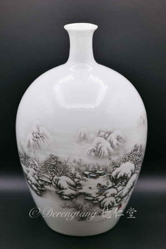 Thin-Neck Eggshell Porcelain Vase 细口薄胎瓷瓶