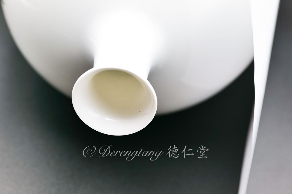 Thin-Neck Eggshell Porcelain Vase 细口薄胎瓷瓶