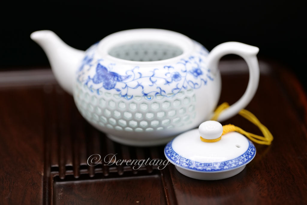 Blue and White Porcelain Tea Pot 青花瓷茶壶