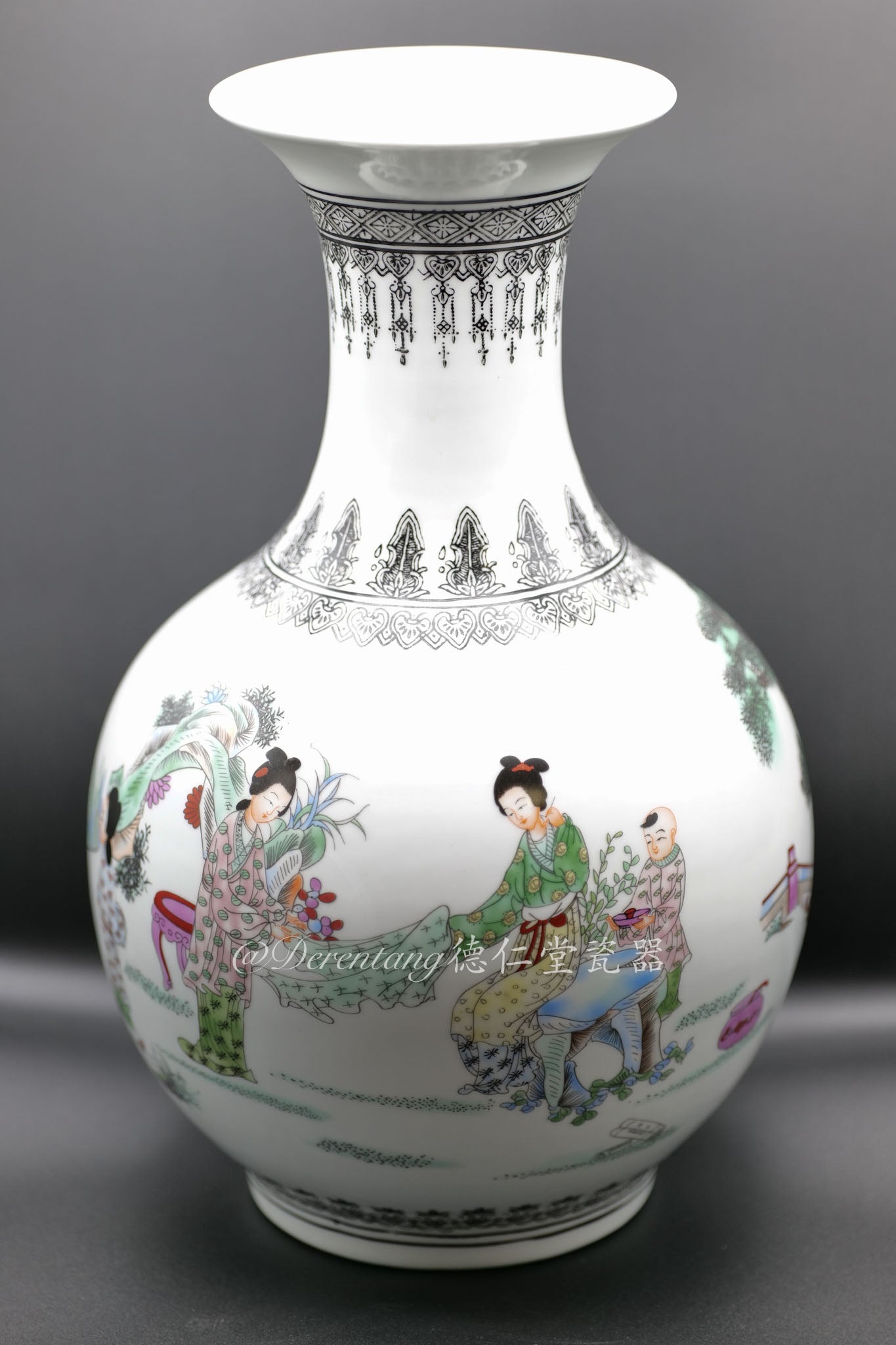 Spring Garden Ground Basket Vase 花园戏春花蓝瓶