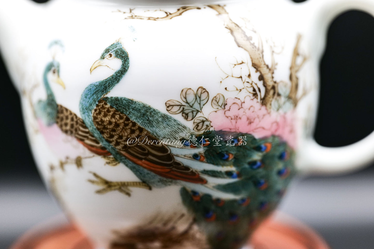 Handcrafted and painted egg-shell porcelain tea pot 薄胎手工茶杯：富贵吉祥